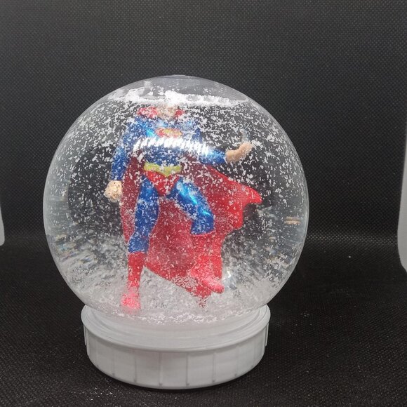 Handmade DC Comics Superman Snow Globe - Picture 1 of 2
